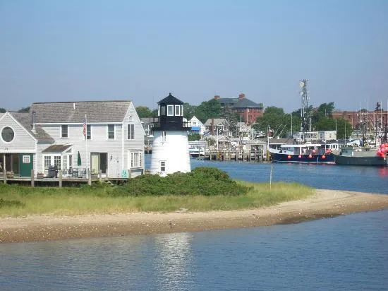 hyannis-harbor-affordable-vacation-home